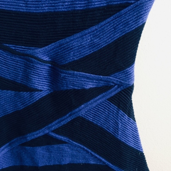 Le Chateau Dress - Picture 3 of 6